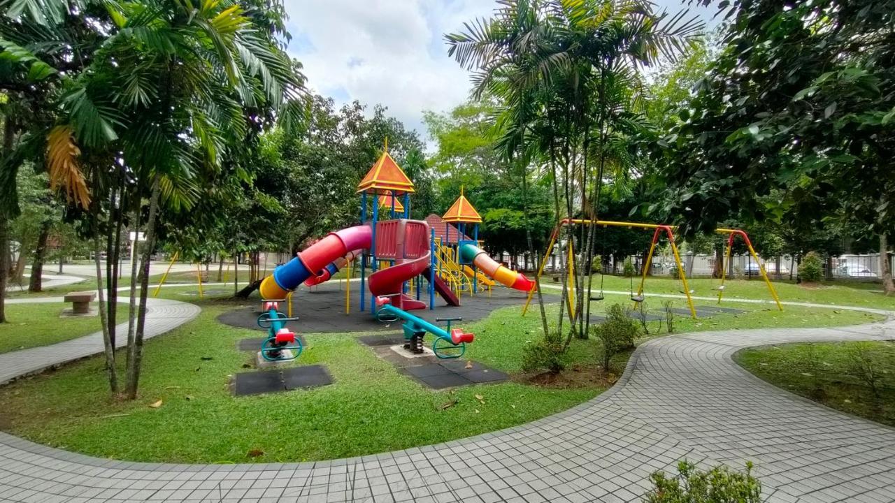 Appartement Cozzzzy Two Next To Axiata Arena, Bukit Jalil *